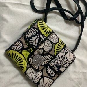 VERA  BRADLEY CITRON TURN-LOCK  Crossbody Bag in Lime Green and Black